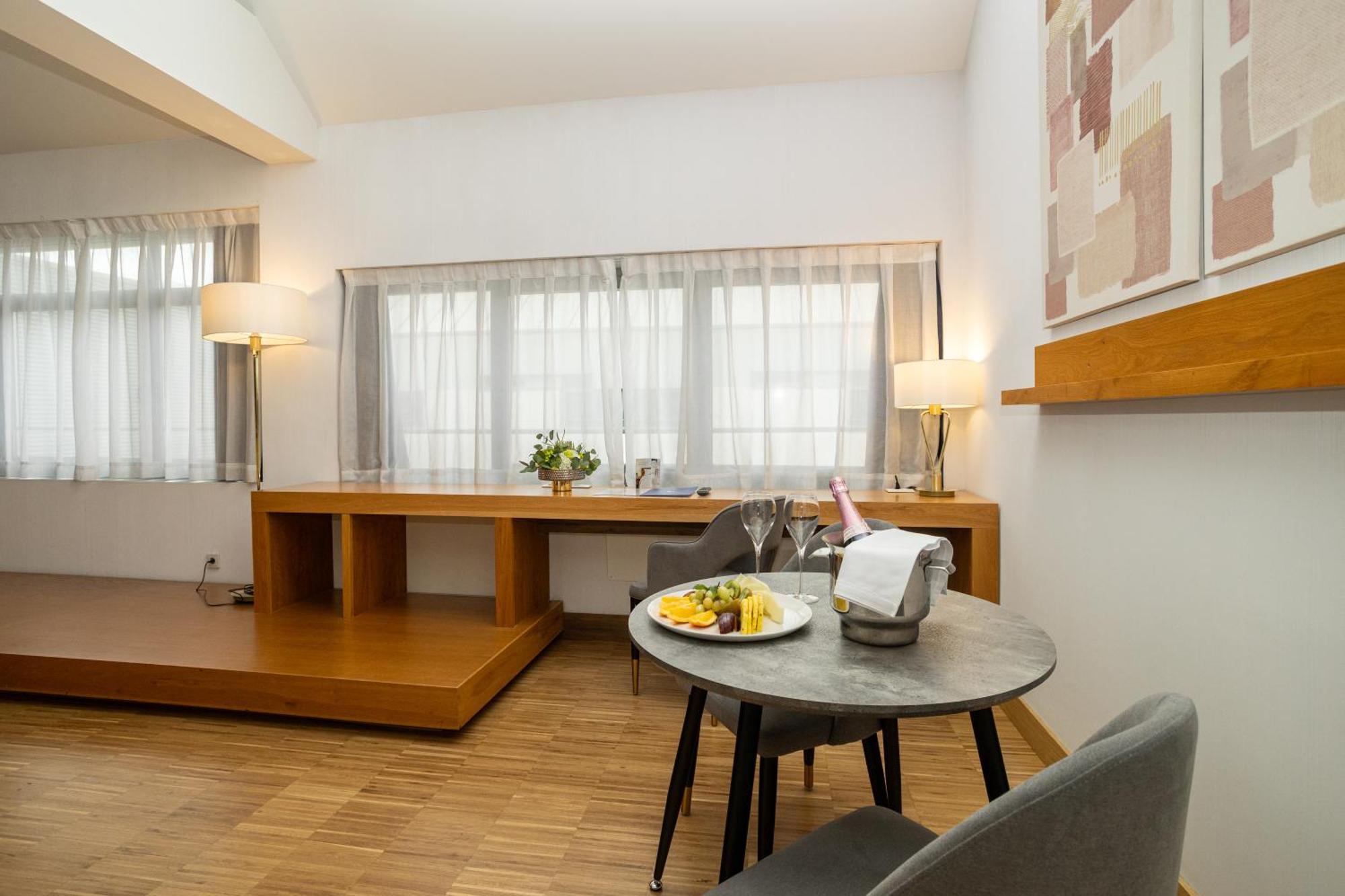 Hotel Villa Odon Villaviciosa de Odon Ngoại thất bức ảnh